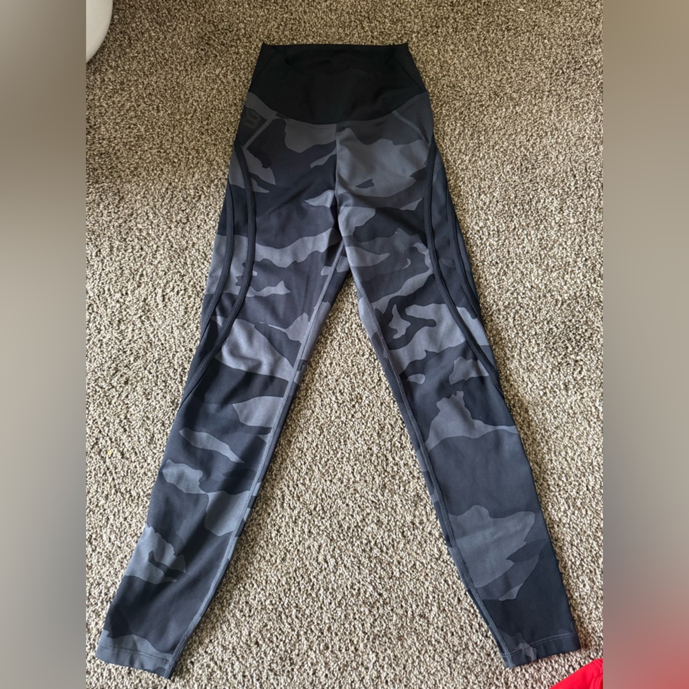 BETTER BODIES Camouflage Leggings - Black and Gray